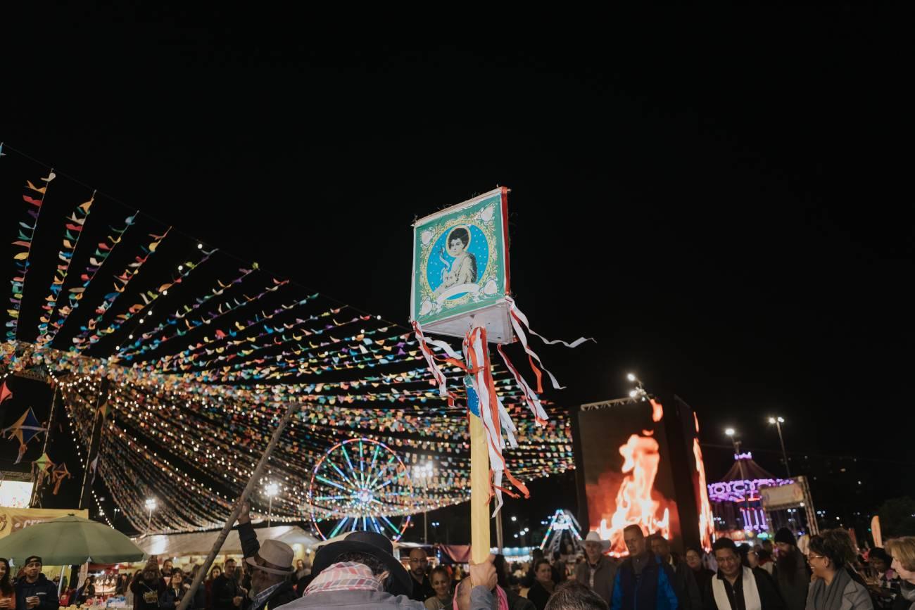 Música, emoção e fé marcam o sábado no Arraiá do Paço de São Bernardo