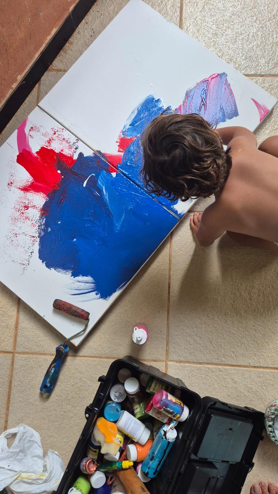 Theo Amado, 3 anos, mostra que arte não tem idade no Uberlândia Shopping