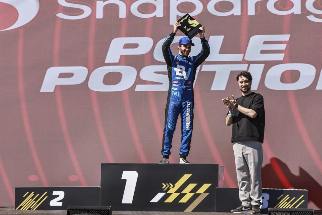 Após problema com acelerador, Felipe Baptista larga dos boxes e escala 22 posições para terminar em nono no Velocitta