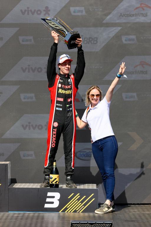 Com estratégia perfeita, Arthur Leist conquista o pódio e garante o terceiro lugar na corrida principal no Velocitta