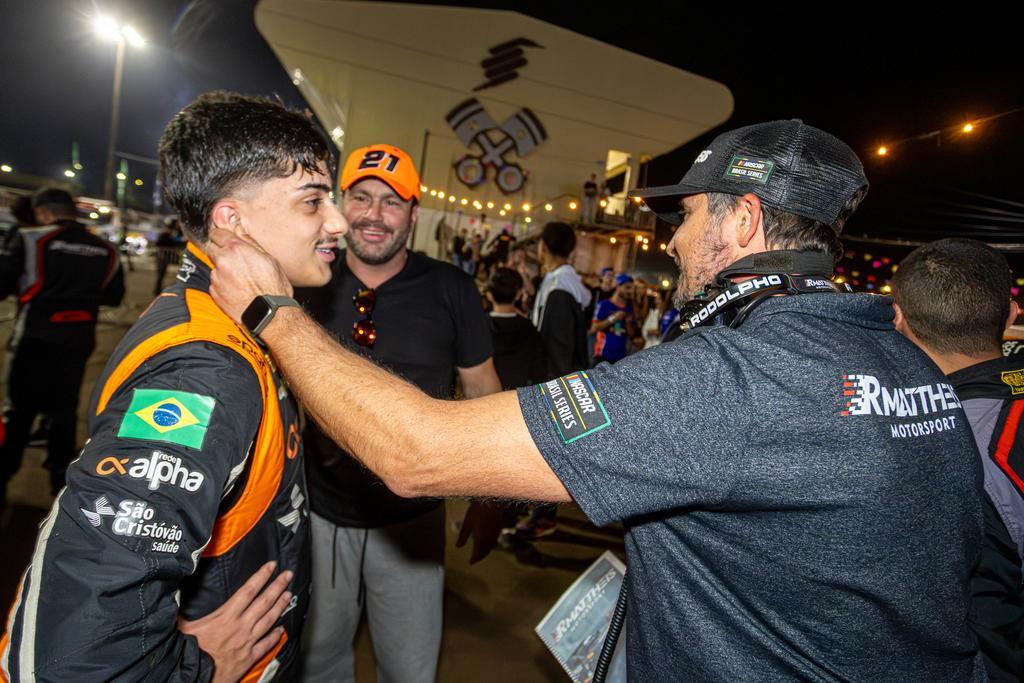 Gabryel Romano vai ao topo do pódio da Challenge nas 100 Milhas noturnas
