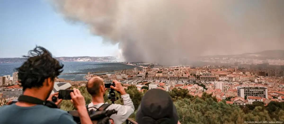 Incêndio florestal obriga Marselha a fechar aeroporto