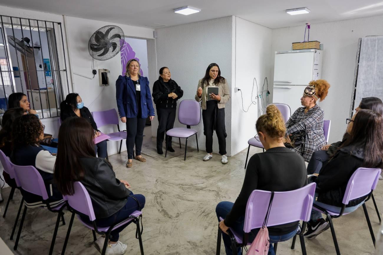 Mulheres vítimas de violência participam de roda de conversa sobre Empoderamento Feminino