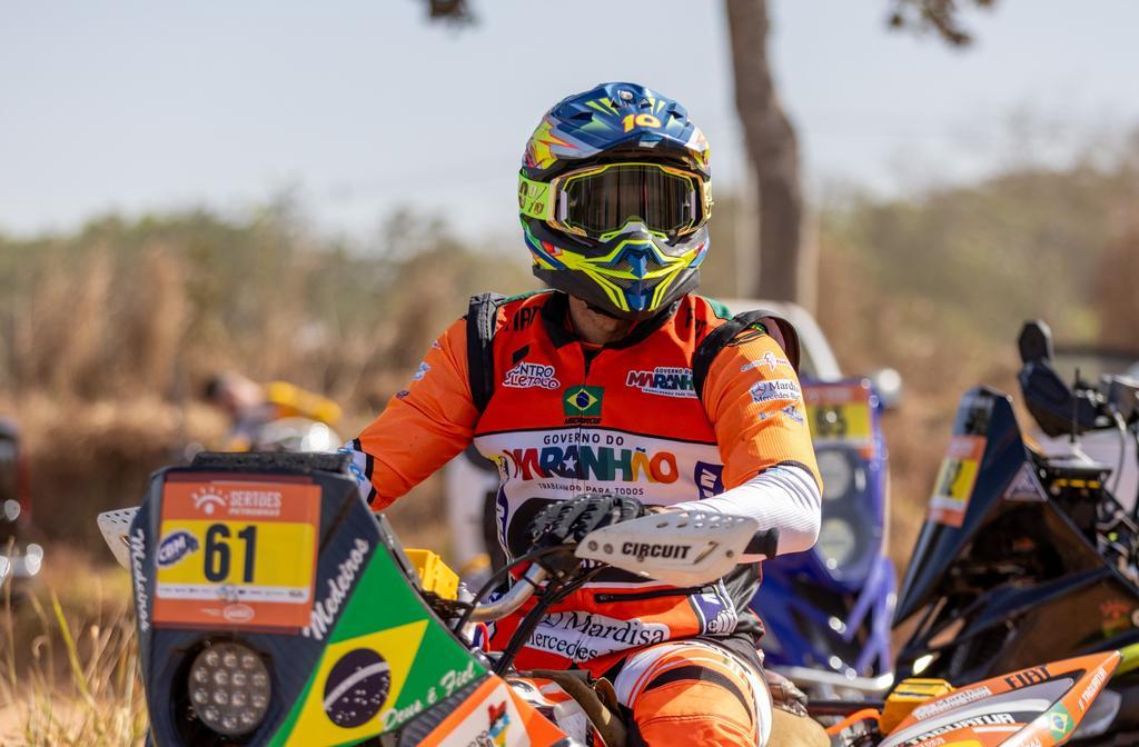 Nos quadris, Marcelo Medeiros fecha Maratona com a quinta vitória