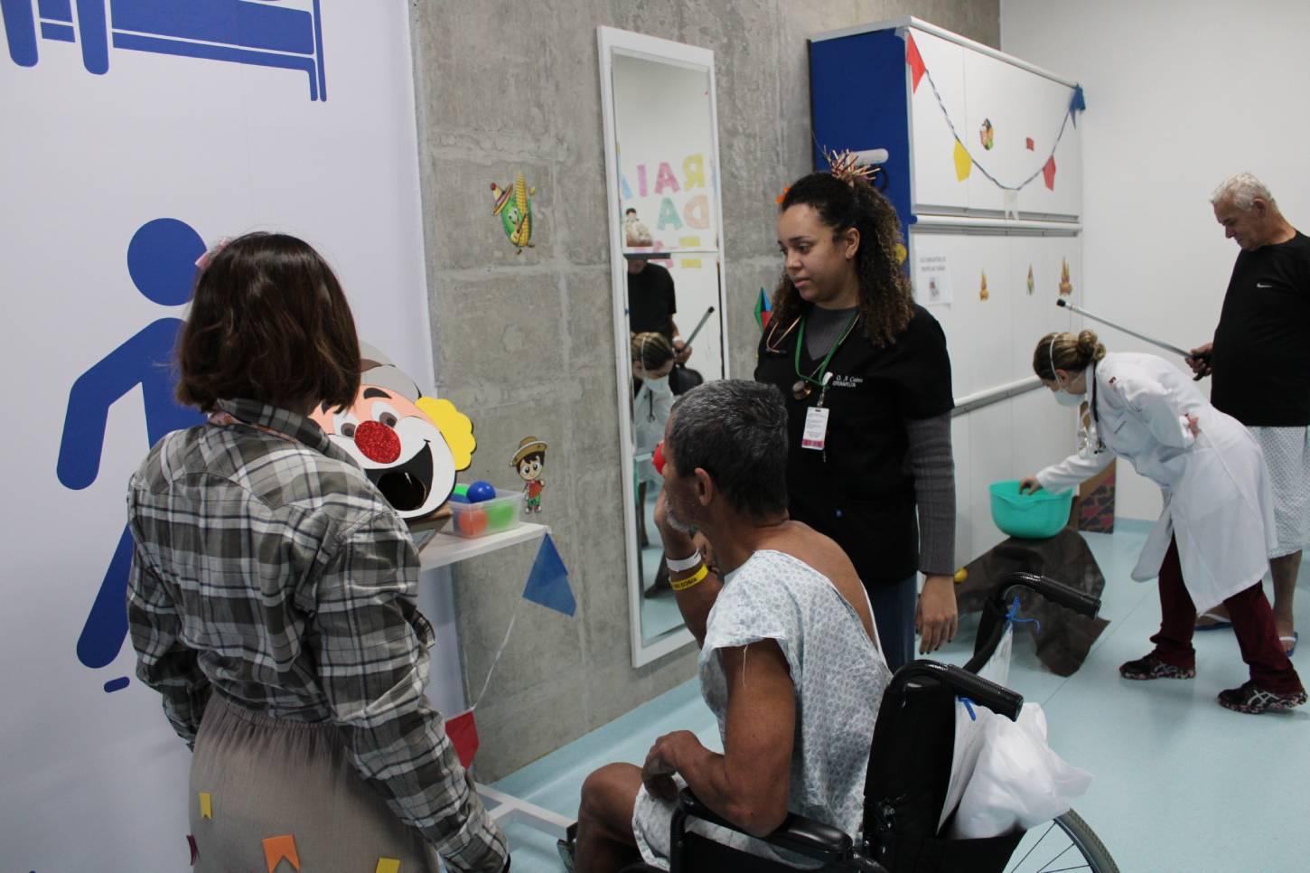 Pacientes do Hospital Urgência de São Bernardo fazem reabilitação em clima de Festa Junina
