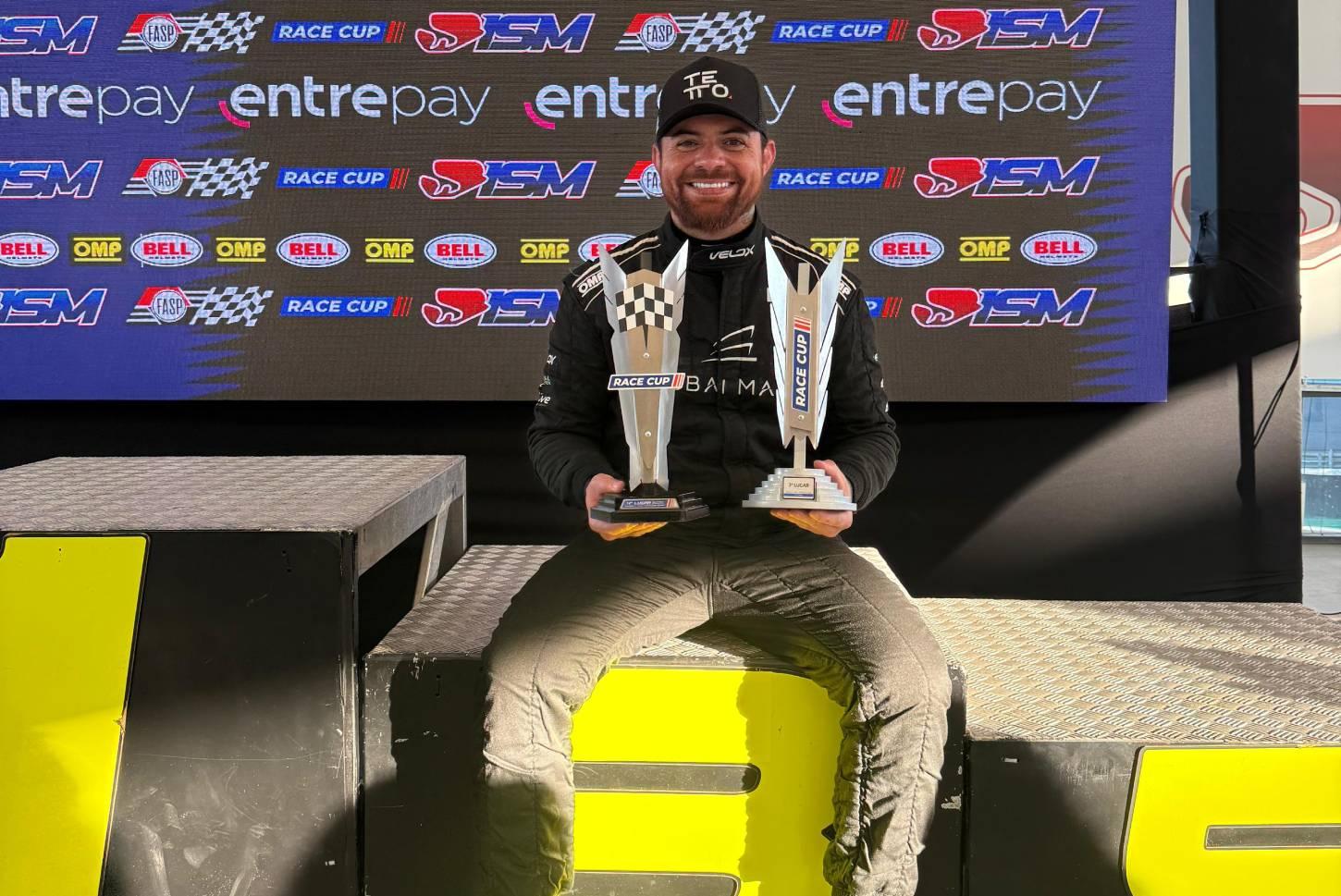 Paulo Maia brilha em Interlagos, conquista pódios e atrai elogios de lenda do automobilismo