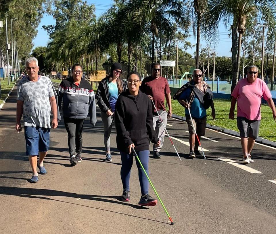Prefeitura desenvolve trabalho de orientação e mobilidade com pessoas com deficiência visual