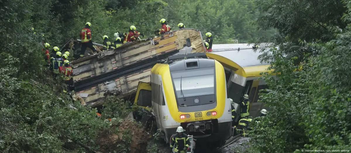 Trem descarrilha e deixa três mortos na Alemanha