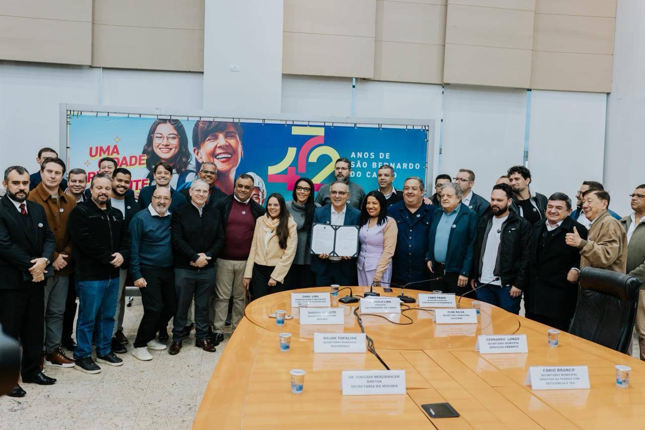 Compromisso pela vida das mulheres une prefeito, secretários e vereadores em São Bernardo