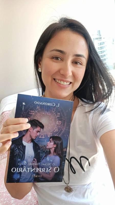 Curitibana estreia na literatura com trama eletrizante sobre espiões, romance e reviravoltas