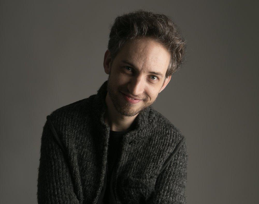 Fabio Cadore homenageia Cartola em show na Unibes Cultural