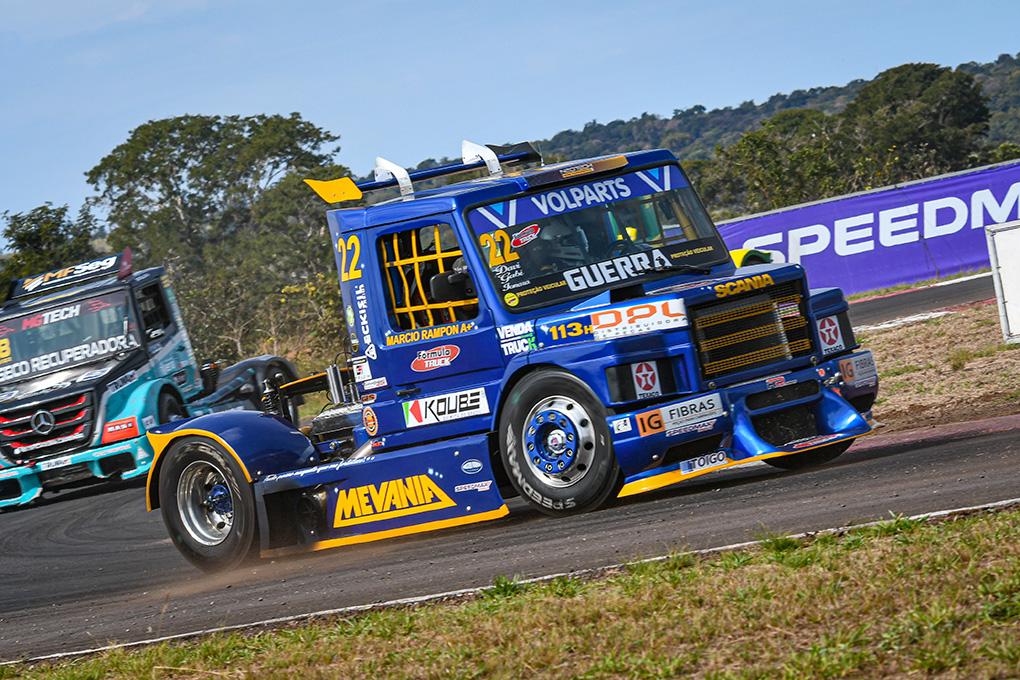 Fórmula Truck tem sete pilotos na briga pela liderança da categoria F-Truck em Londrina
