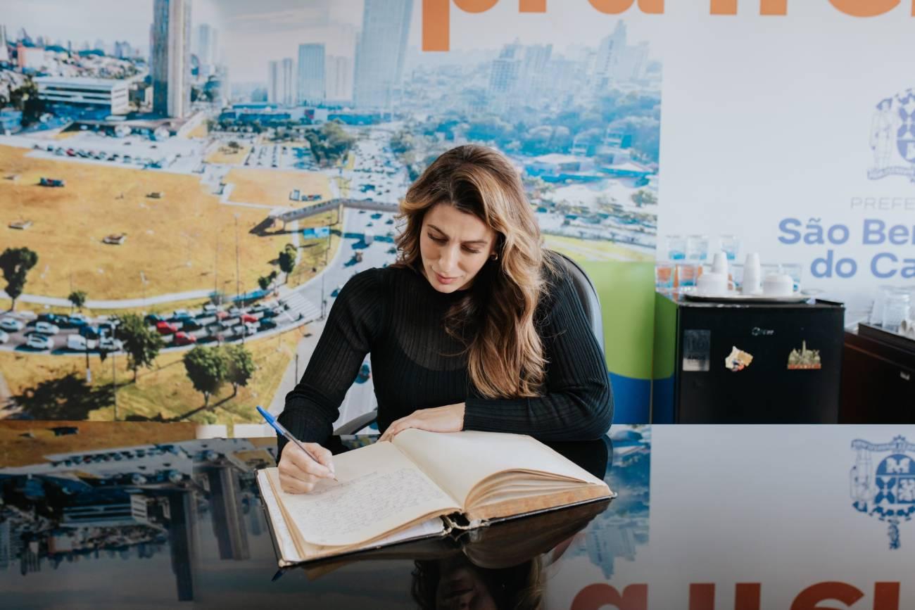 Jessica Cormick assume oficialmente cargo de prefeita de São Bernardo