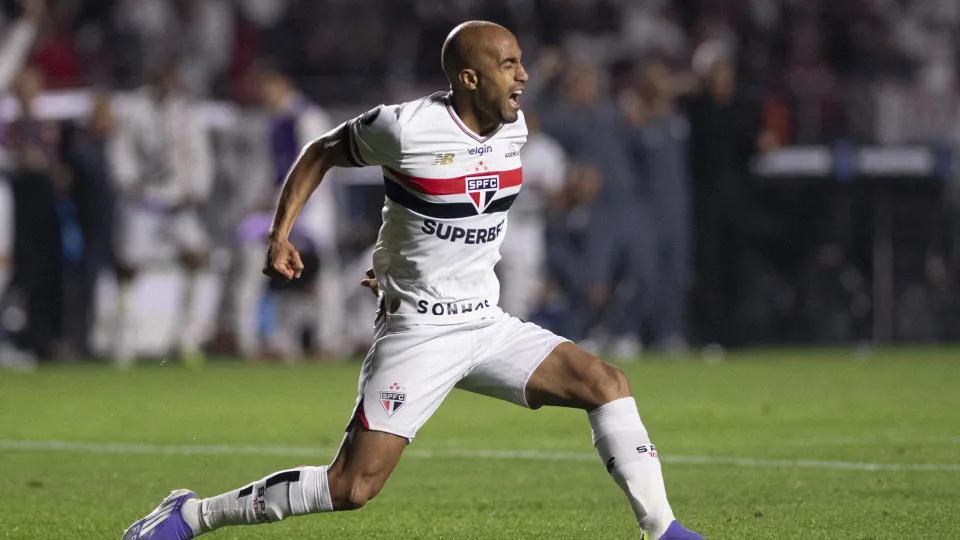 Lucas Moura passa por astroscopia no joelho e não tem nova lesão detectada