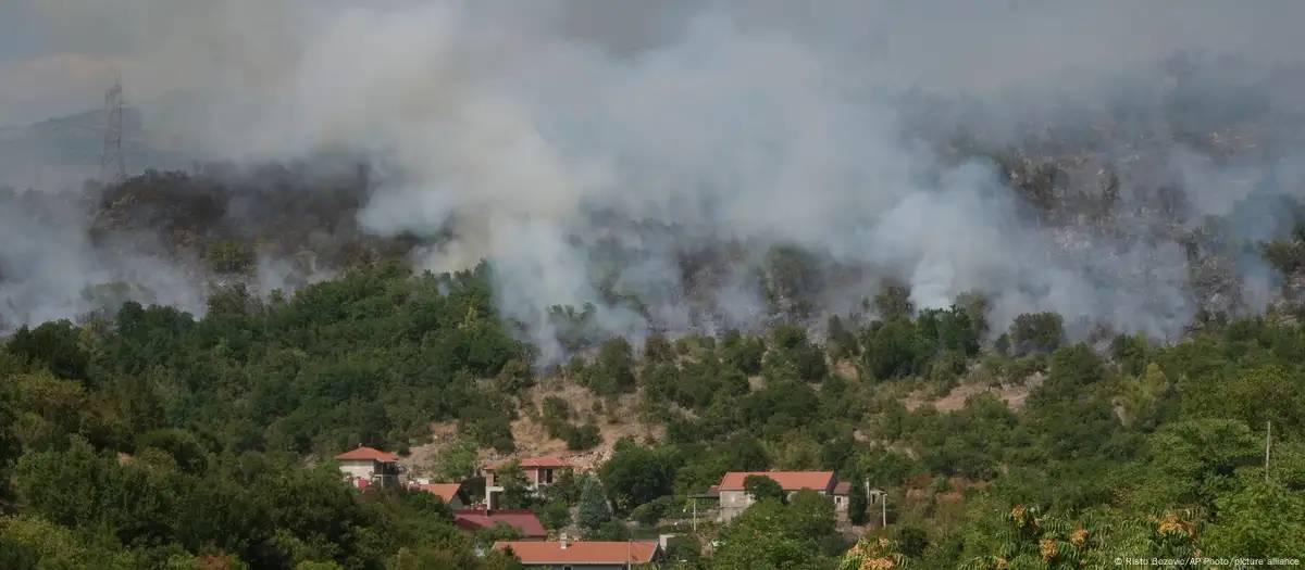 Onda de calor atinge Europa e provoca incêndios nos Bálcãs