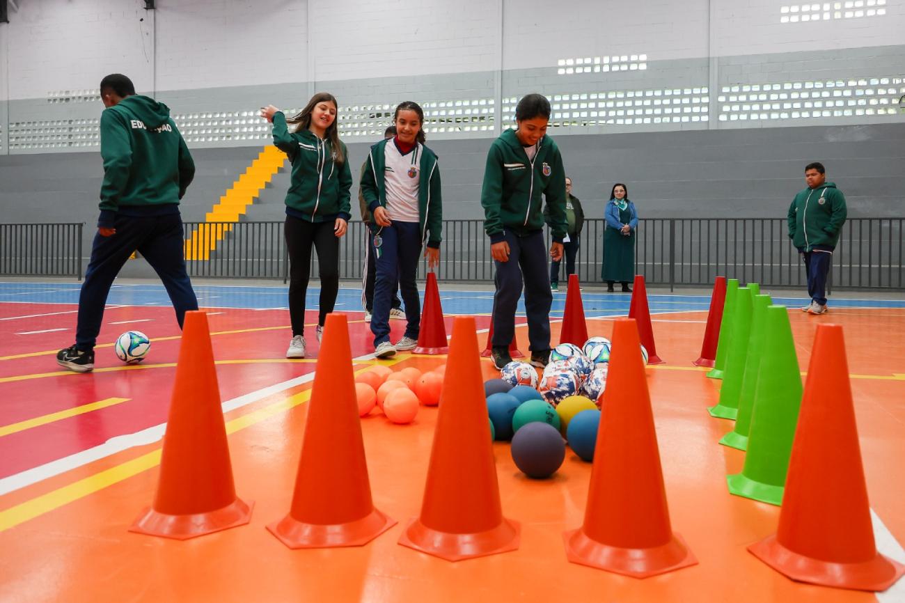 Prefeitura de São Caetano reforça atividades esportivas nas escolas com novos materiais para o ensino fundamental