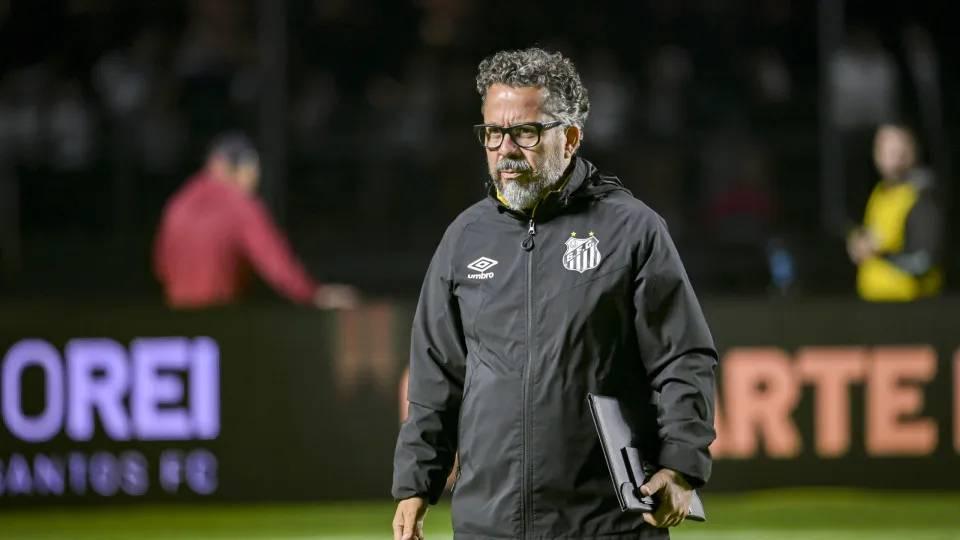Santos demite Cleber Xavier após sofrer goleada por 6 a 0 contra o Vasco