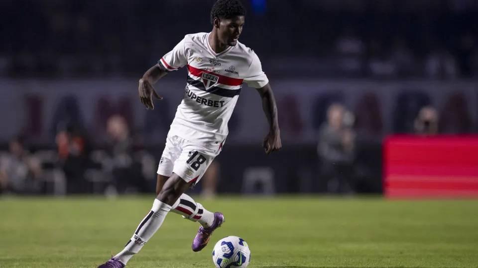 Venda de Lucas Ferreira alivia, mas não soluciona finanças do São Paulo