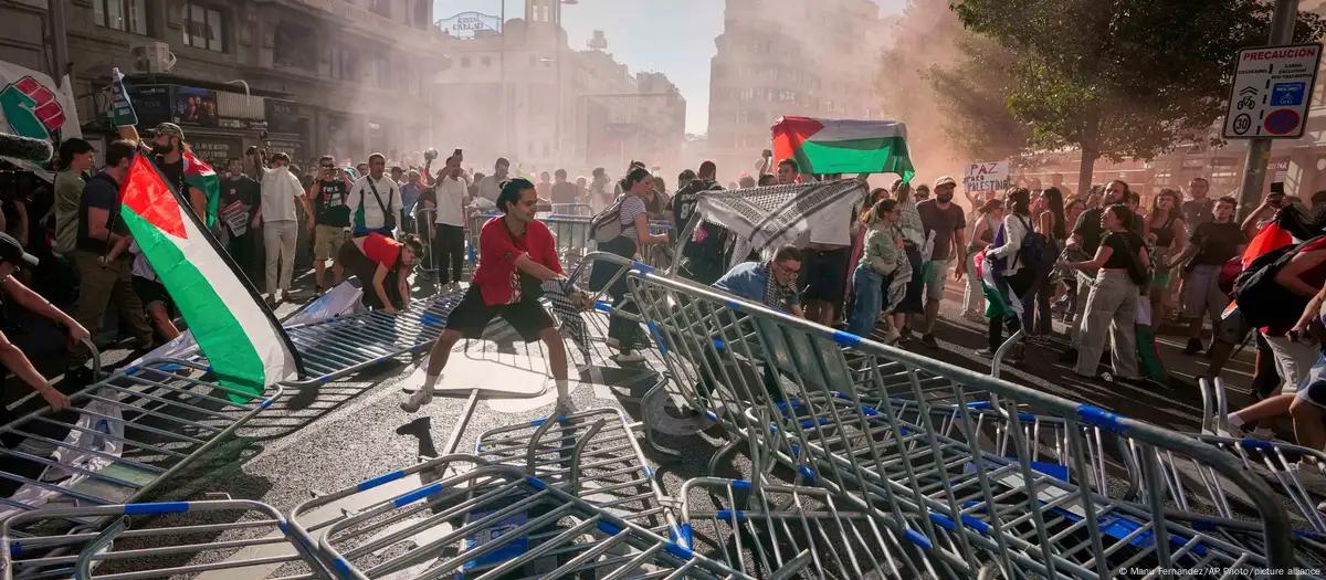 Ato pró-palestinos interrompe Volta da Espanha em Madri