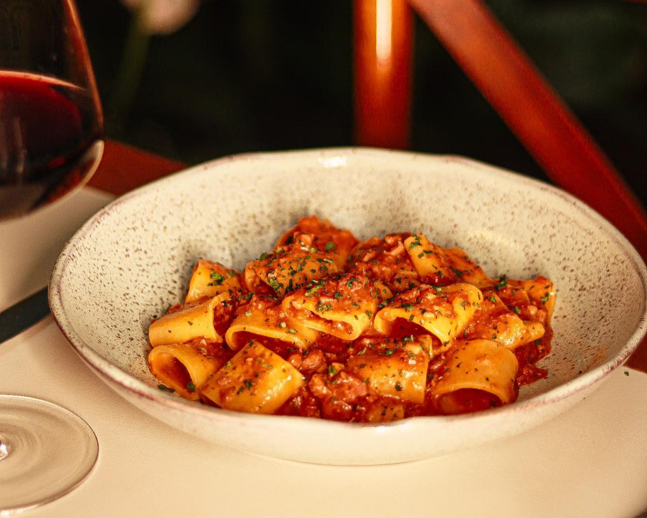 Chef Carlos Bertolazzi renova receita de massas secas do Zena