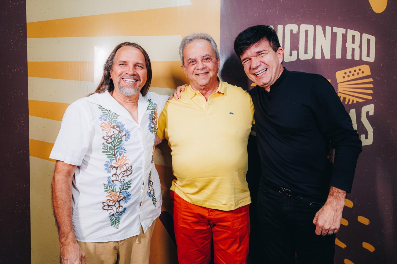 Em noite histórica, Dorgival Dantas, Waldonys e Flávio José lotam teatro Riachuelo com Encontro das Sanfonas