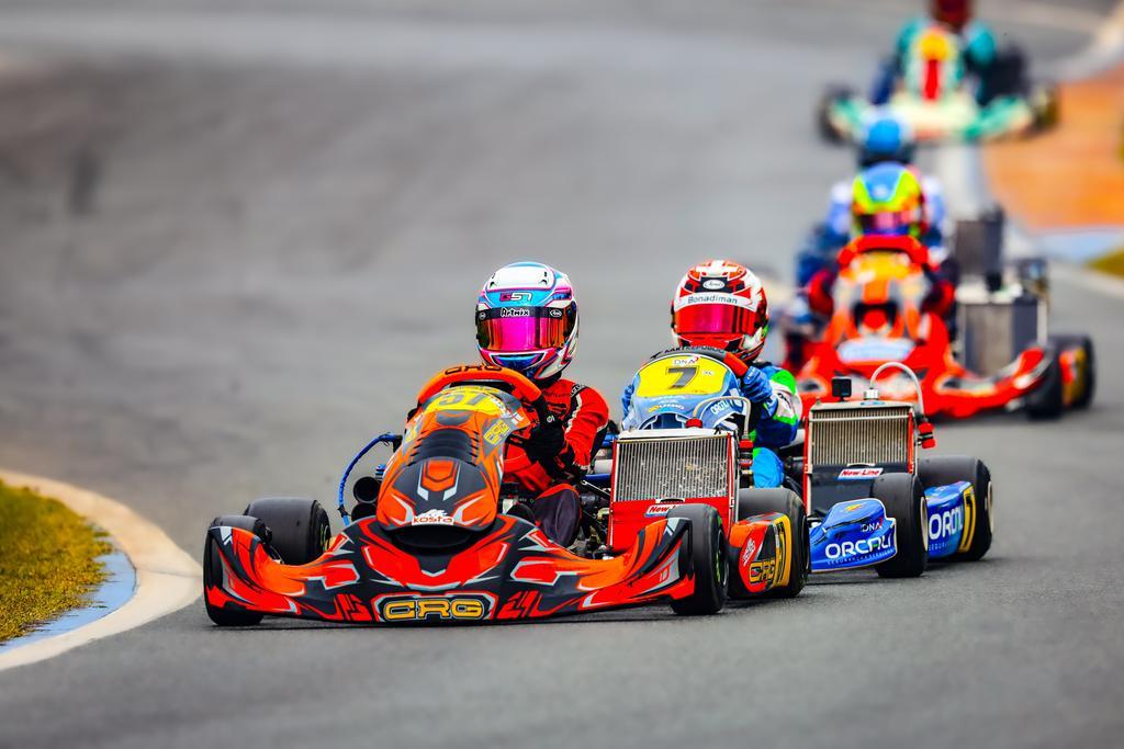 Irmãos Busato enfrentam desafios na Copa Beto Carrero com olhos no Brasileiro de Kart