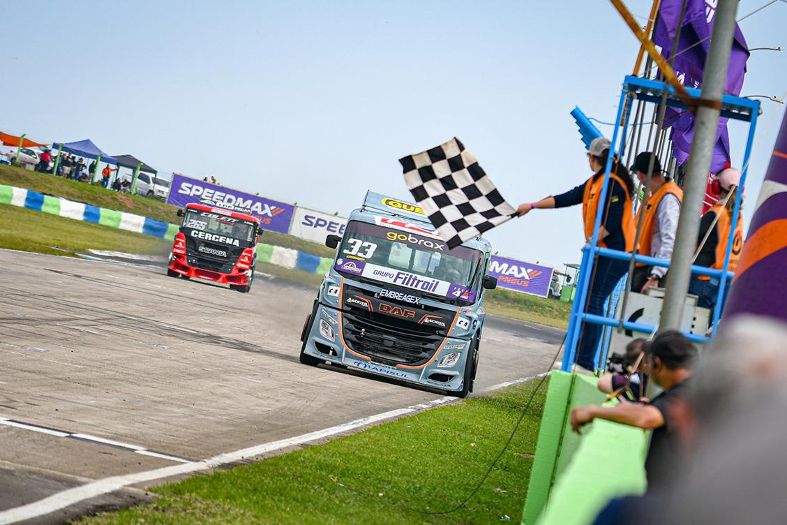 Joãozinho Santa Helena vence a Fórmula Truck em Santa Cruz e embola classificação da GT Truck