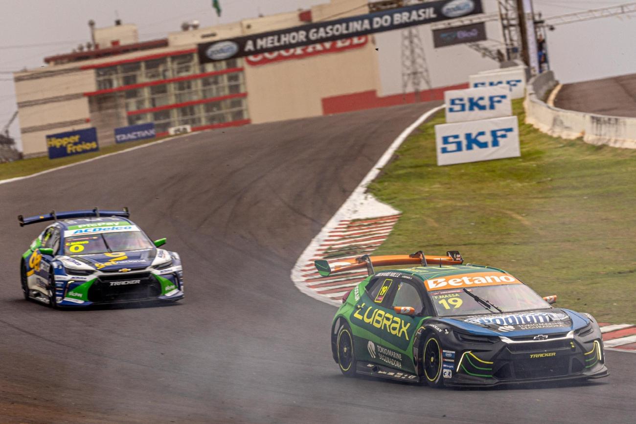 Julio Campos sai de Cascavel entre os maiores pontuadores do fim de semana   Piloto do Time Lubrax somou 90 pontos e subiu na classificação