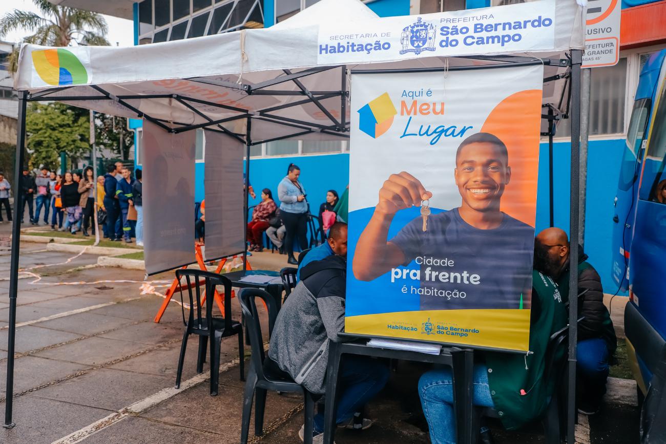 Moradores do Capelinha recebem escrituras durante Caravana da Regularização na região do Riacho Grande