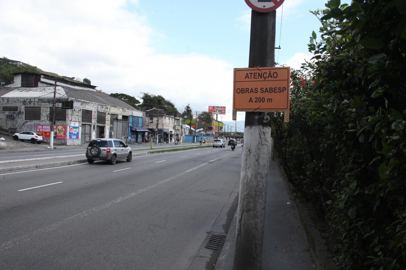 Obra de adutora altera trânsito na Avenida Martins Fontes em Santos a partir desta segunda (15/9)