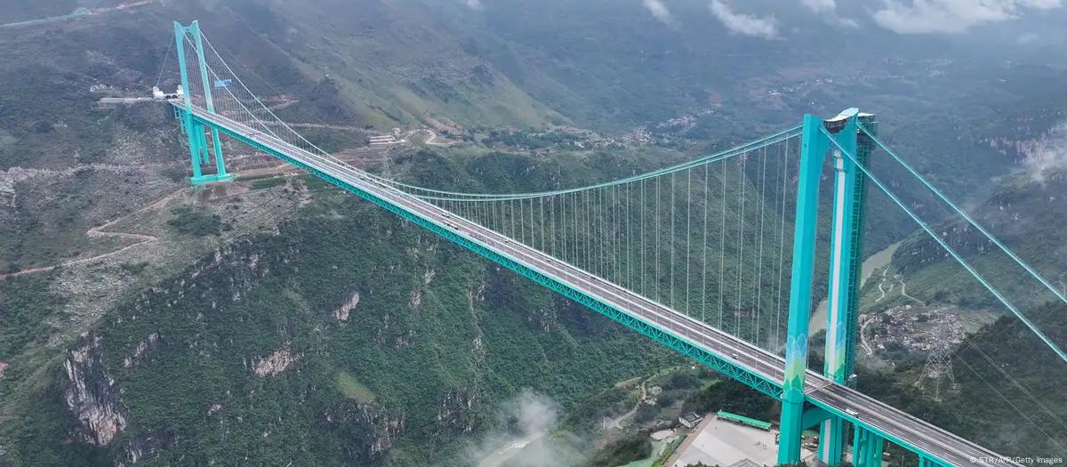 Ponte mais alta do mundo é inaugurada na China
