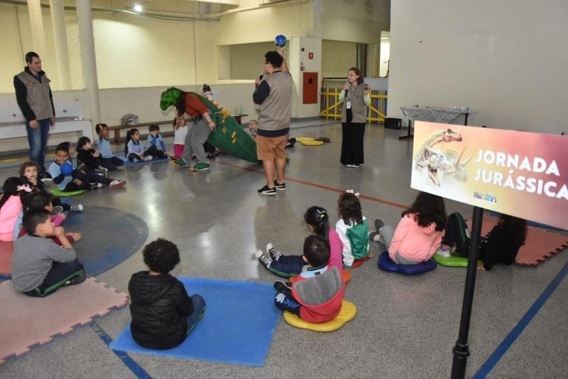 Sabina inicia projeto itinerante e leva mundo dos dinossauros a escolas municipais de Santo André