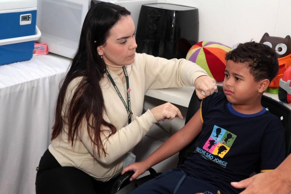 Santos vacina em policlínica e posto itinerante neste sábado