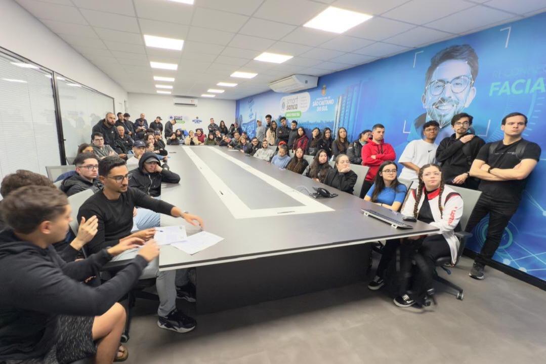 Smart Sanca recebe visita de estudantes da USCS