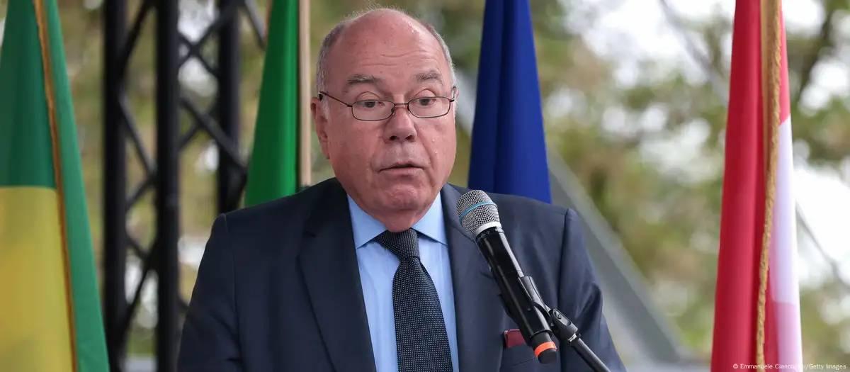 Chefe da diplomacia brasileira irá aos EUA negociar tarifaço