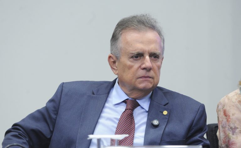 Comissão aprova projeto que torna obrigatório comissário de bordo fluente em português em voos passando pelo Brasil