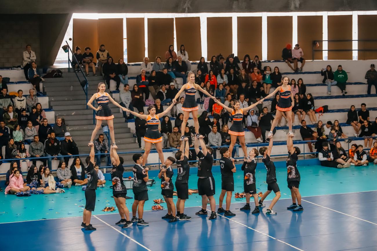 Competição de cheerleanding nos Jogos Escolares de São Bernardo lota o Ginásio do Baetão