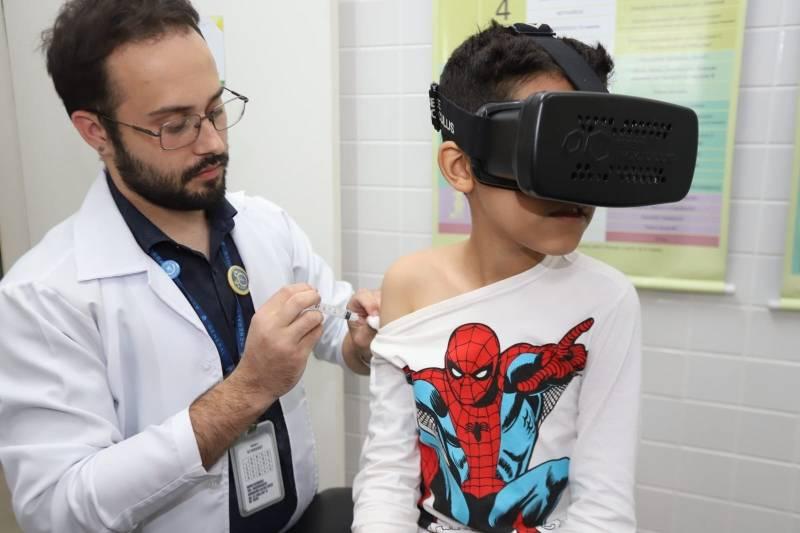 Criada por agente comunitário de saúde do município, ‘vacina virtual’ está em fase de testes na Clínica da Família Alzira Franco e será ampliada para toda a rede