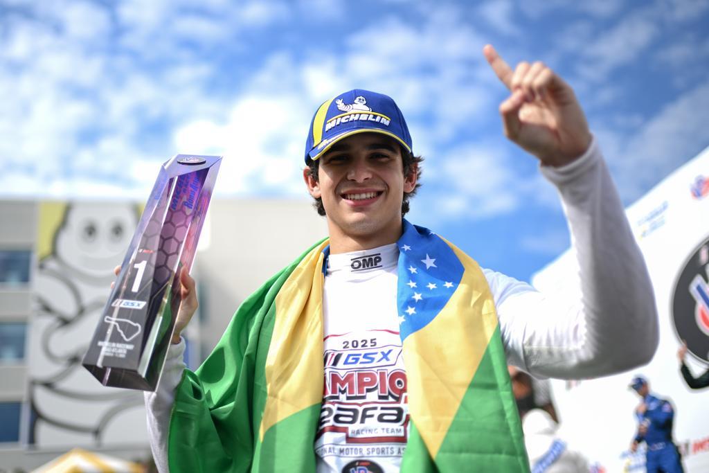 Depois do título, Kiko Porto conquista mais uma vitória no encerramento da VP Racing