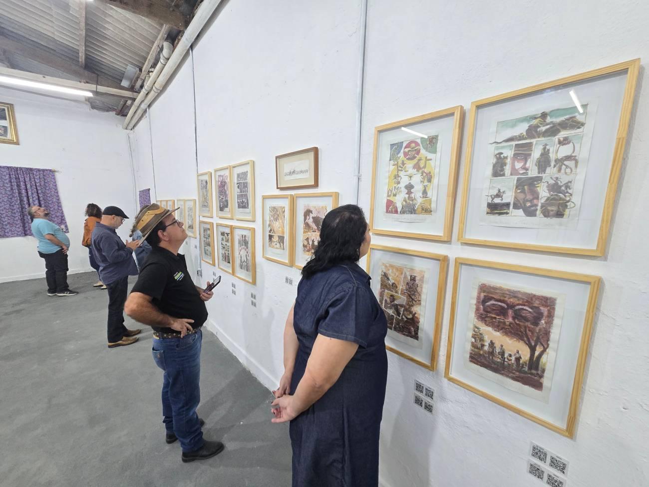 Exposição Nos Braços do Violeiro tem visitação gratuita neste sábado (04/10)  no Cantos do Jaguari Festival