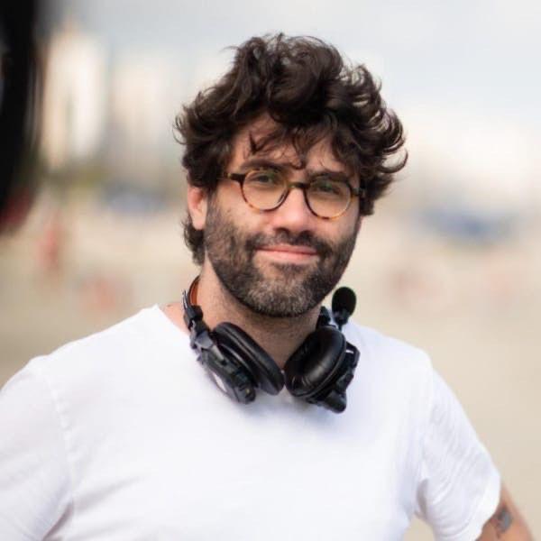 O jornalista e cineasta Felipe Novaes, diretor dos filmes Chorão: Marginal Alado e Se Não Eu, Quem Vai Fazer Você Feliz? fará palestra de abertura