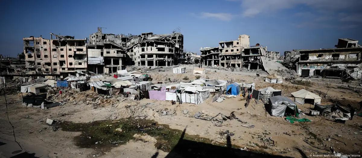 Israel bombardeia Gaza e suspende ajuda humanitária