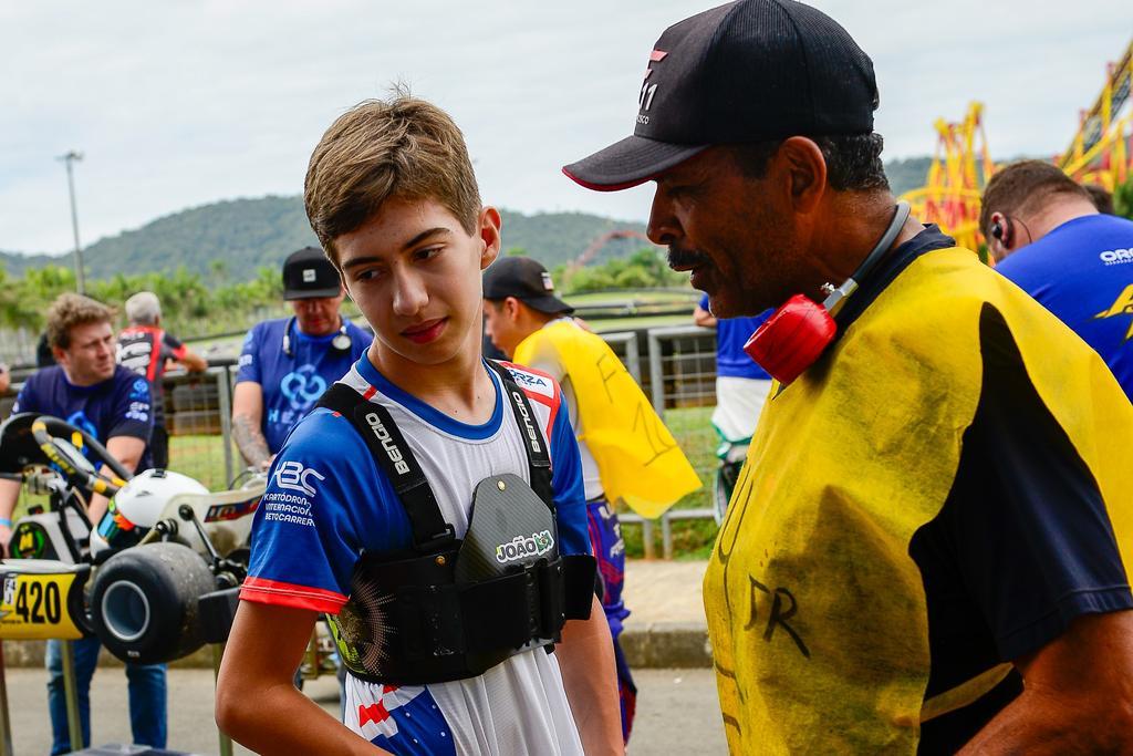 João Francisco chega à Penha (SC) para o Open de olho na competição nacional de kart