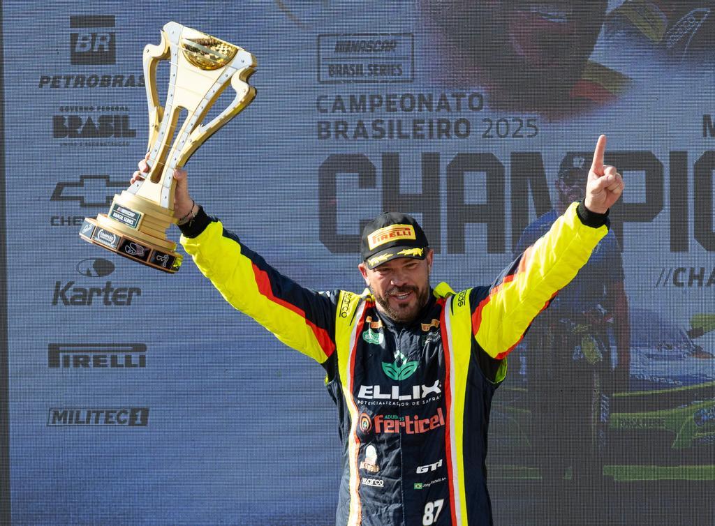Jorge Martelli renova com a Team RC e parte para a temporada 2026 da NASCAR Brasil
