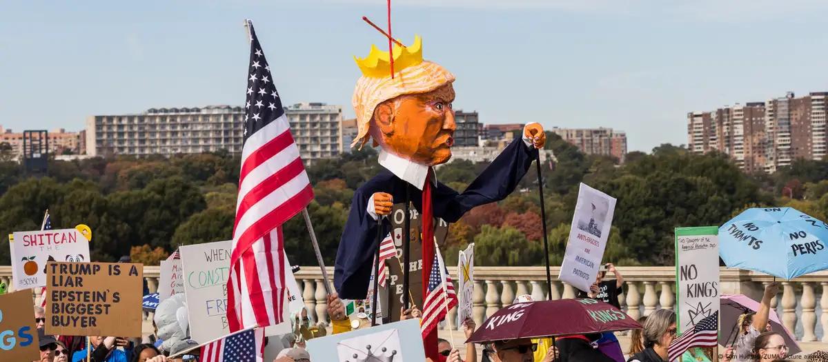 Milhares saem às ruas nos EUA em protesto contra Trump