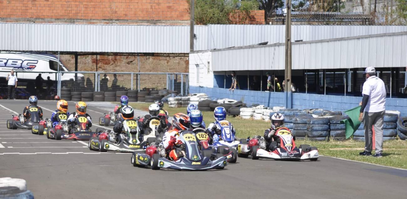 Paranaense Light de Kart tem vitórias de Violin, Berti e Camilo na penúltima etapa