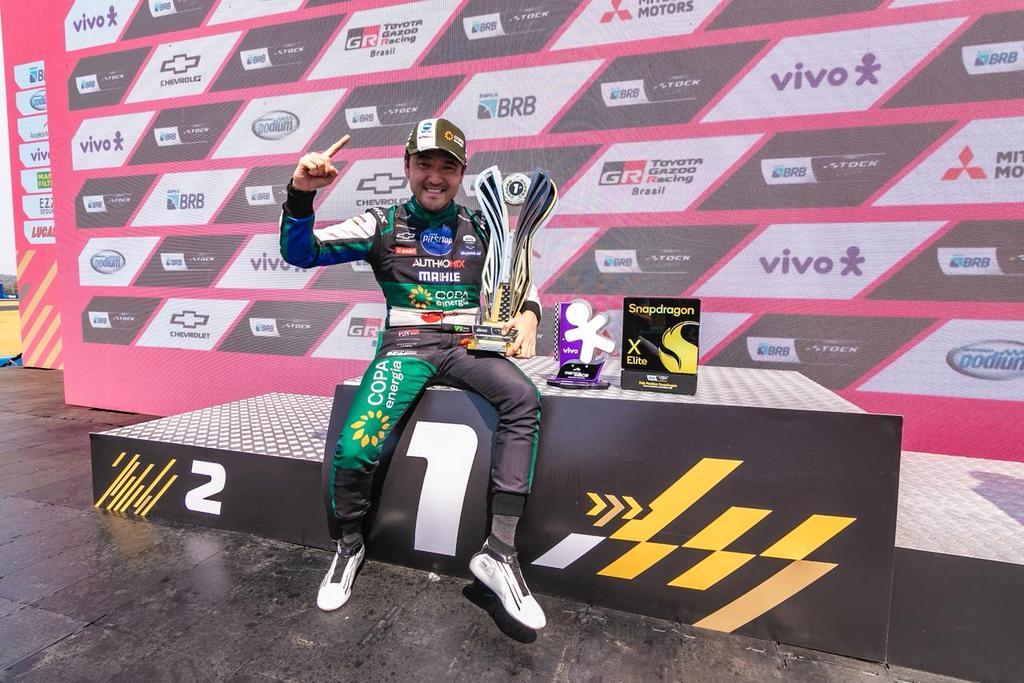 Pole, vitória, Man of the Race e comemoração à la Bebeto: Rafael Suzuki tem fim de semana perfeito no Velocitta
