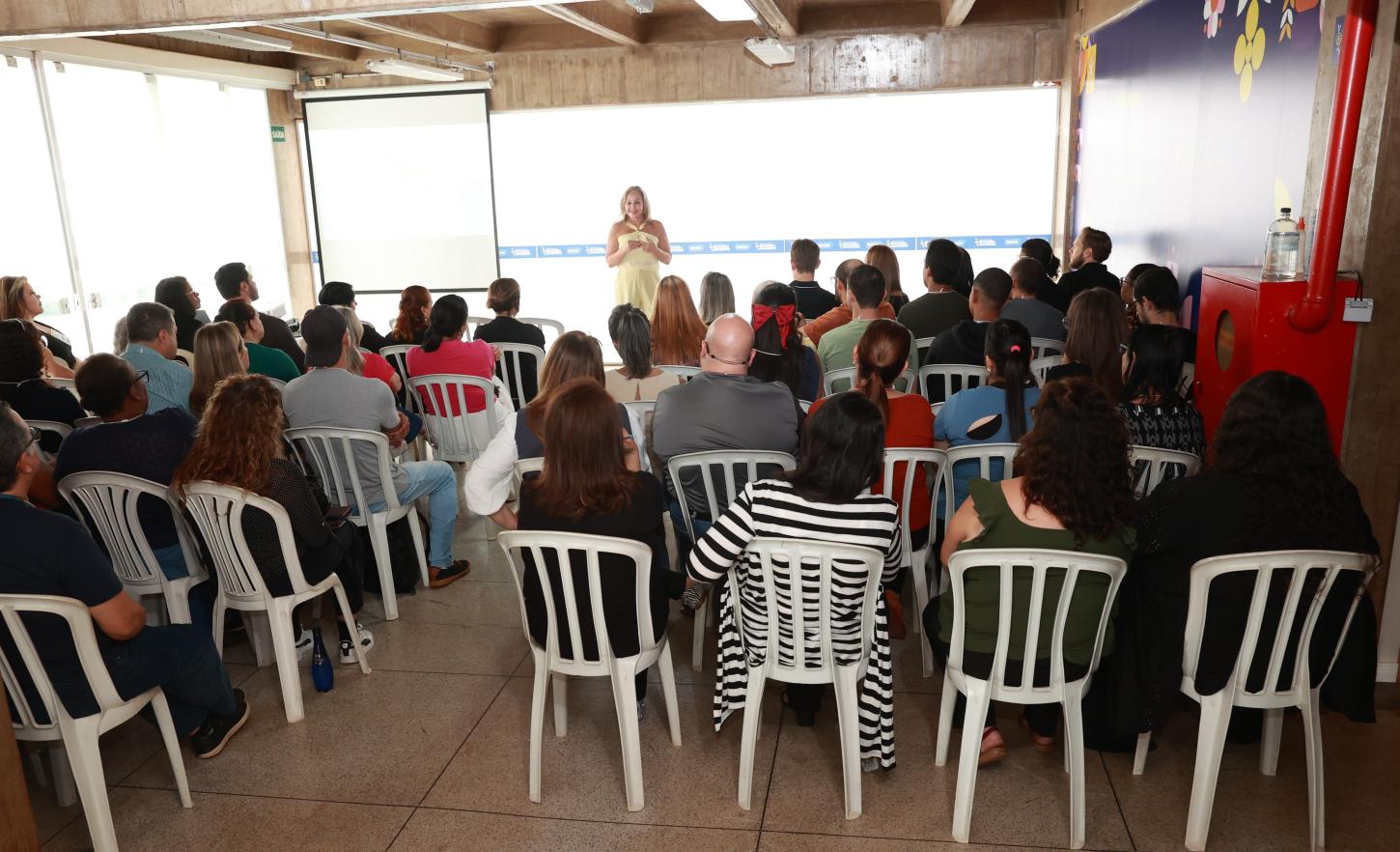 Prefeitura realiza encontro “Dialogar para construir – Cuidar de Quem Cuida” com servidores da área social