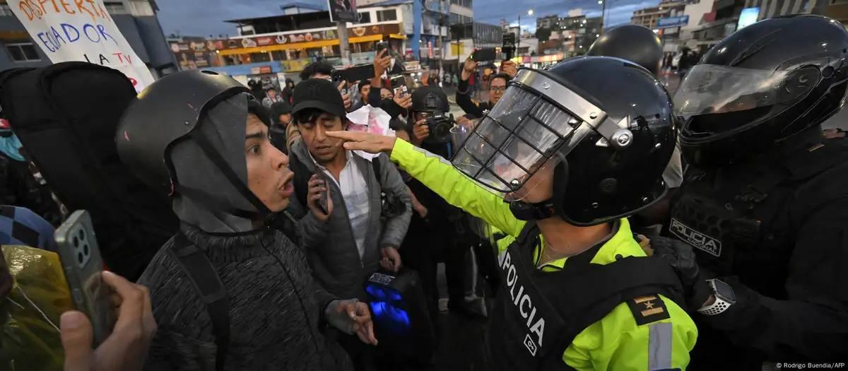 Presidente do Equador sai ileso de ataque a sua comitiva