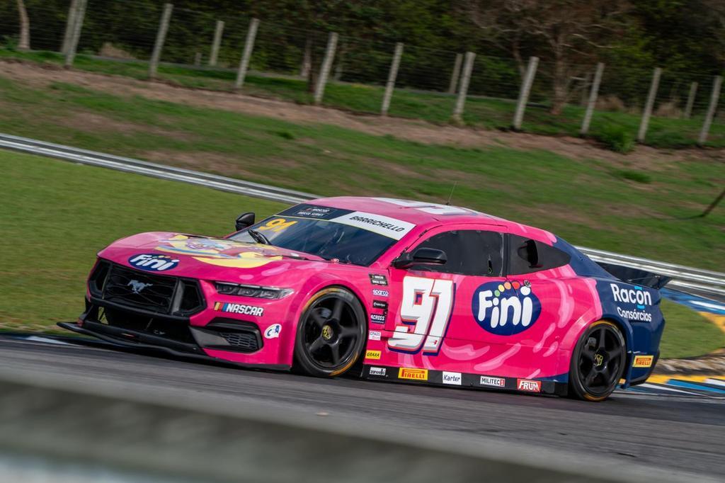 Rubens Barrichello faz melhor tempo no primeiro treino livre do Velocitta